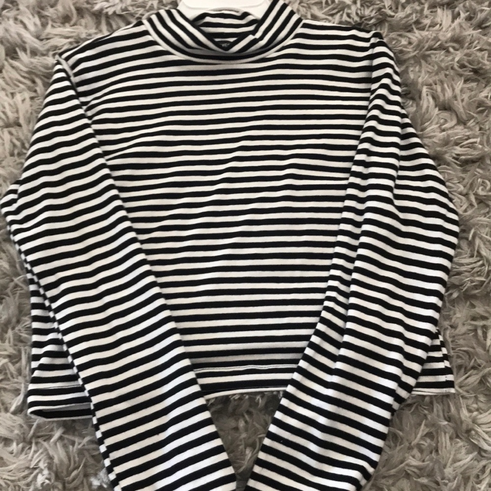 Striped cropped long sleeve